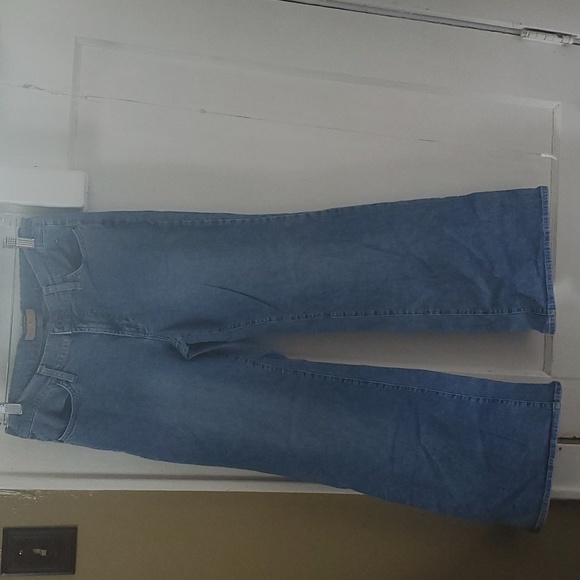 Tommy Flare Jeans - Picture 2 of 7